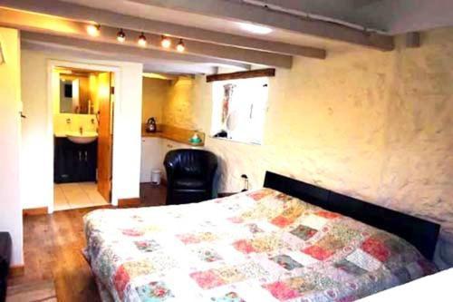 Wheelwrights Bed & Breakfast Абътсбъри Екстериор снимка